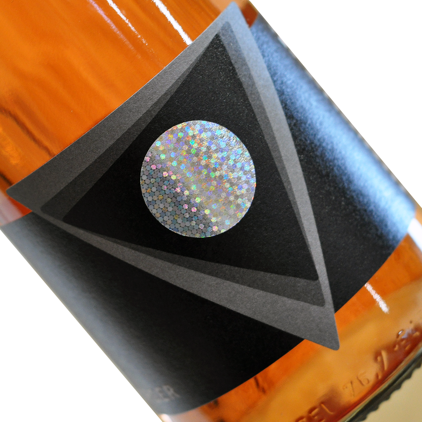 Nærbillede af INSOMNIA Rosé vin etikette med holografisk design