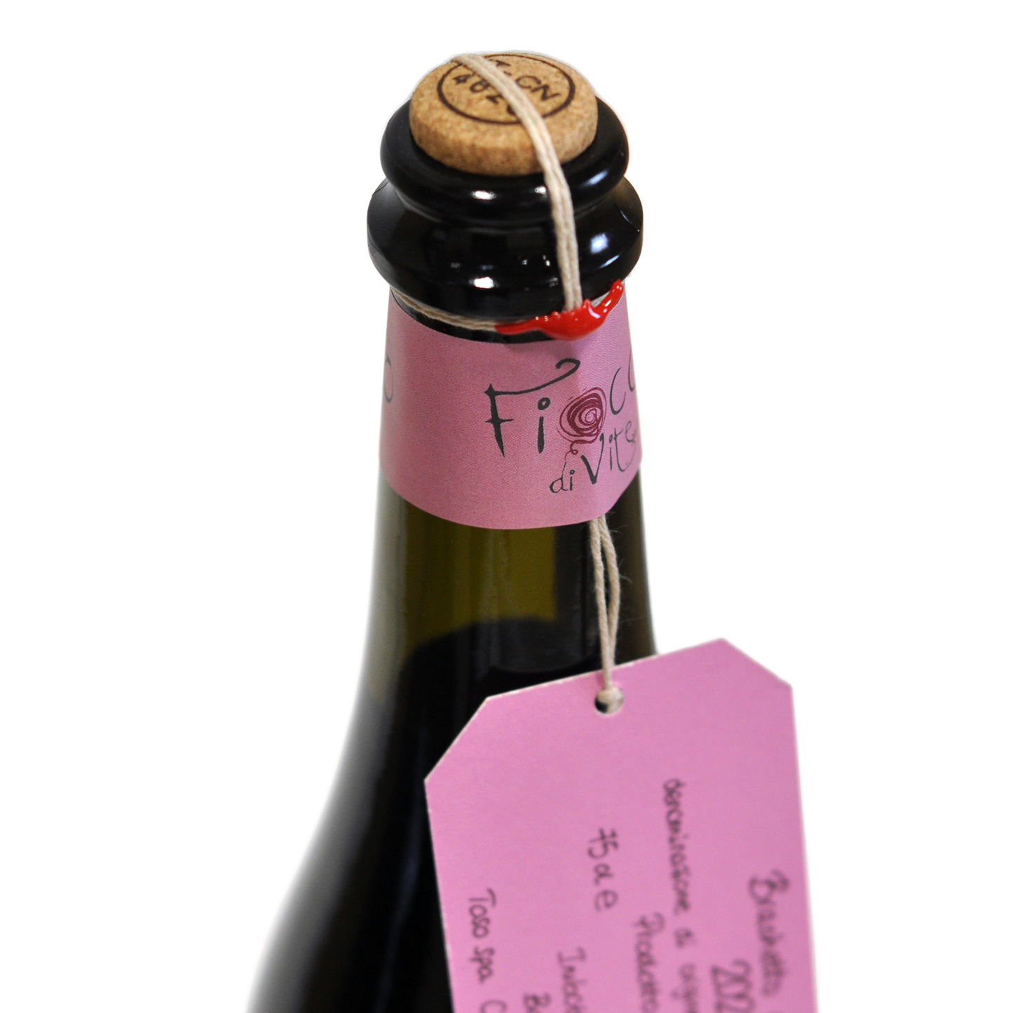 Nærbillede af Brachetto d’Acqui DOCG mousserende rødvin etikette med pink design og italiensk rød voks